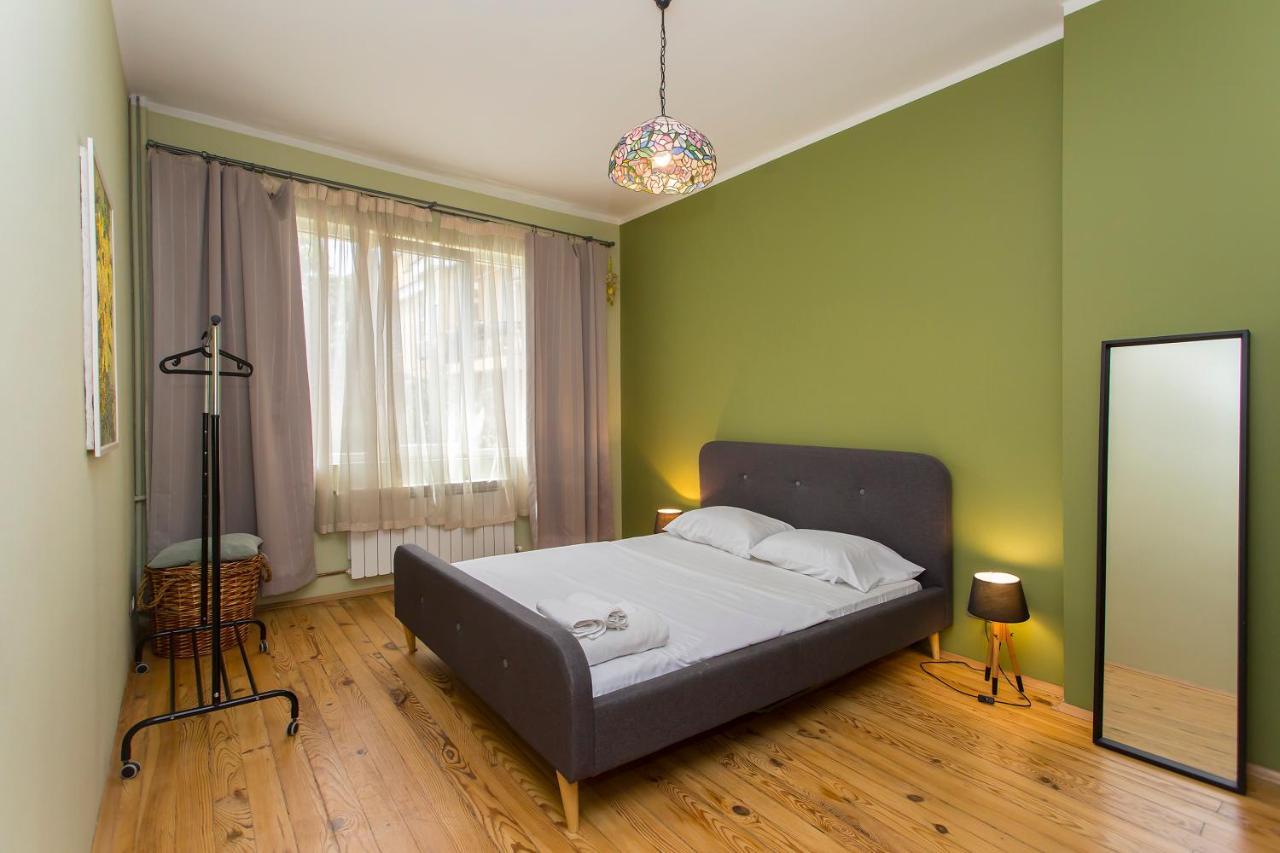 Colorful 2Bdr Apartment In The City Center Sofia Exteriör bild