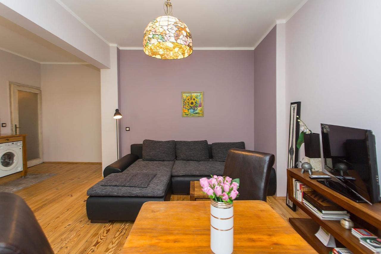 Colorful 2Bdr Apartment In The City Center Sofia Exteriör bild